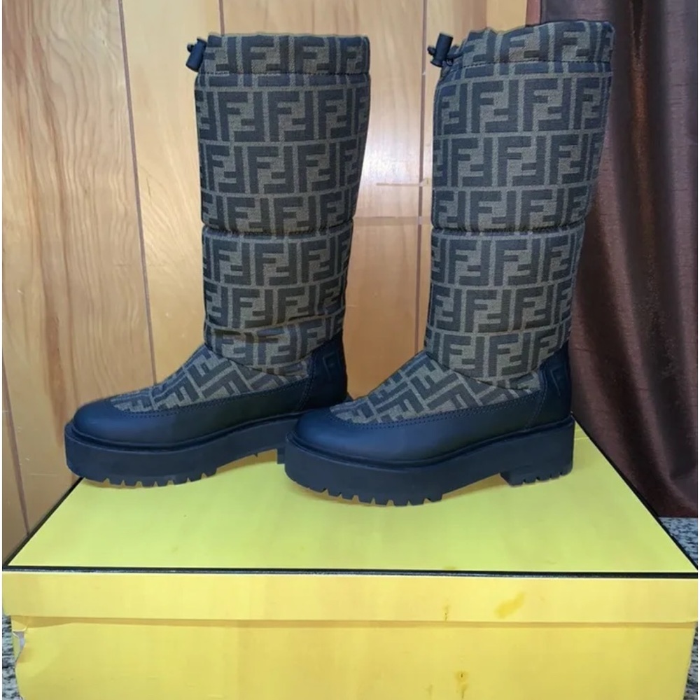 Fendi FF ZUCCA Monogram Snow Ski Moon Boots 38 7.5 8 🤎🖤